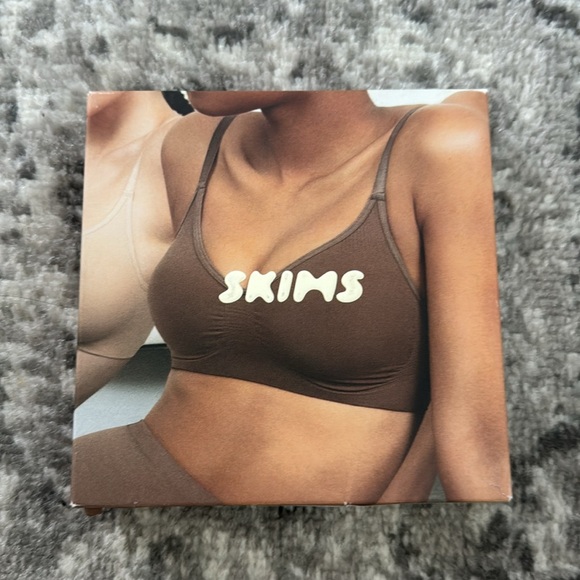 SKIMS SEAMLESS SCULPT BRALETTE - Picture 4 of 5